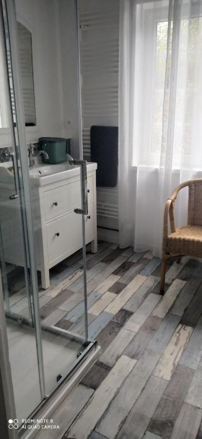 Logement Independant Attenant A Une Maison Dans Grand Jardin Retournac Екстер'єр фото